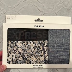 Essentials Kit Socks and Underwear